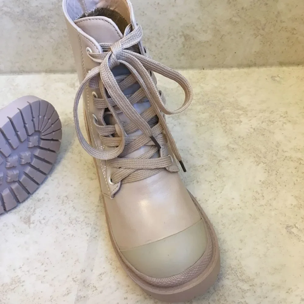 NEW WITHOUT TAGS CAPE ROBBIN UNITE PLATFORM BOOTS‎